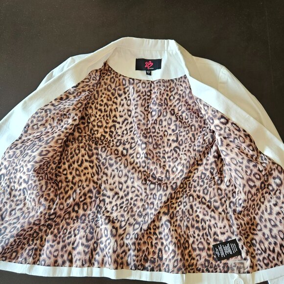 White Jacket with Animal Print - Picture 6 of 11